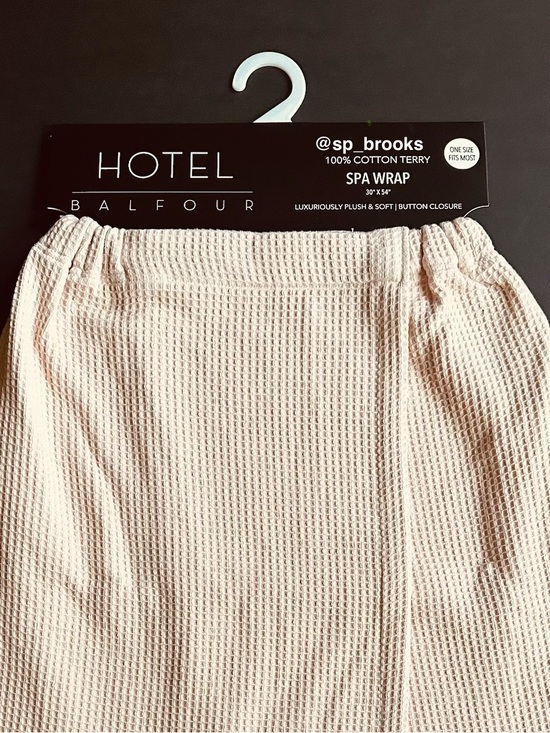 Hotel Balfour Other - 🎁Hotel Balfour Spa Wrap - Pink Cotton Waffle Terry Spa Wrap - 30” x 54”